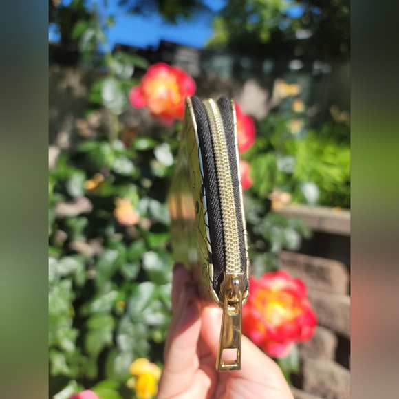 Pokémon Pikachu Metallic Wallet - Picture 7 of 9